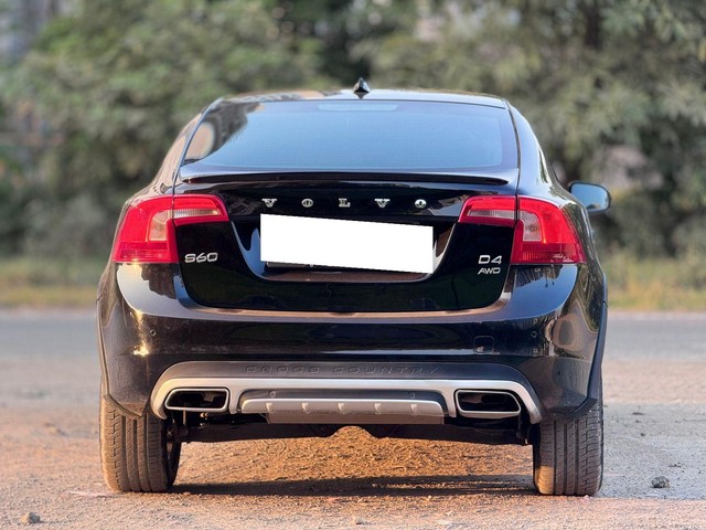 Second-hand 2017 Volvo S60 Cross Country D4 AWD BSIV for sale in Surat-2