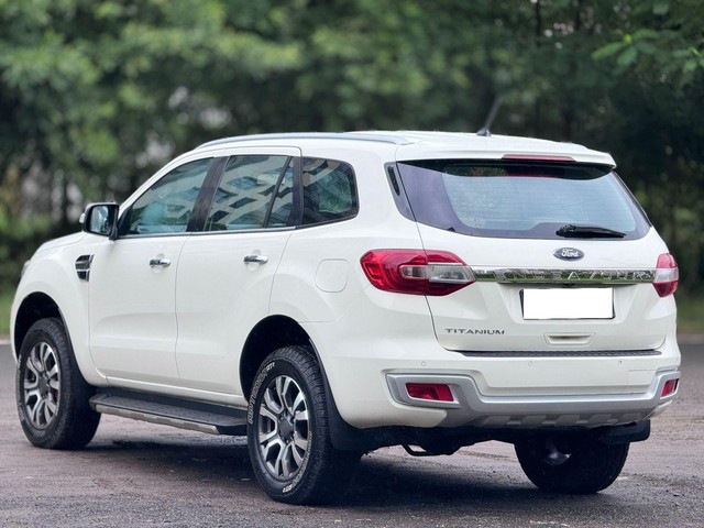 Second-hand 2019 Ford Endeavour Titanium Plus 4X2 for sale in Surat-9