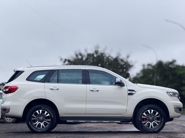 Second-hand 2019 Ford Endeavour Titanium Plus 4X2 for sale in Surat-1