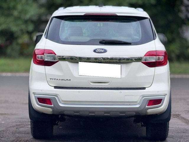 Second-hand 2019 Ford Endeavour Titanium Plus 4X2 for sale in Surat-2