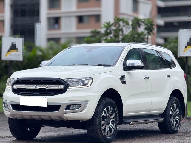 Second-hand 2019 Ford Endeavour Titanium Plus 4X2 for sale in Surat-4