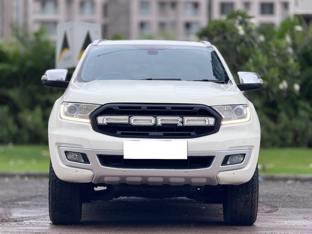 Second-hand 2019 Ford Endeavour Titanium Plus 4X2 for sale in Surat-5