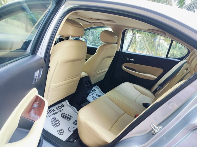 Second-hand 2022 Honda City ZX CVT for sale in Mumbai-11