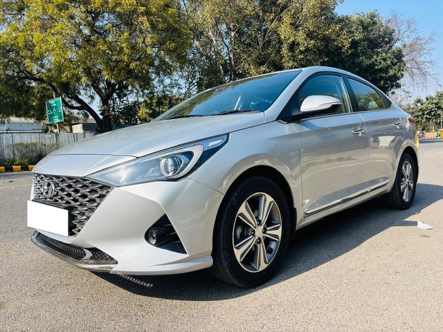 Second-hand 2017 Hyundai Verna CRDi 1.6 SX Option for sale in New Delhi-4