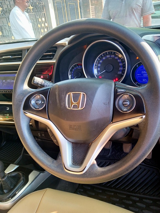 Second-hand 2022 Honda Jazz V for sale in Kolkata-5