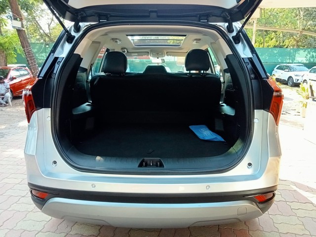 Second-hand 2022 Mahindra XUV700 AX5 AT BSVI for sale in Thane-19