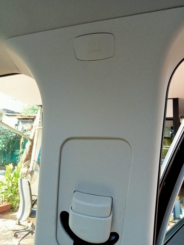 Second-hand 2022 Mahindra XUV700 AX5 AT BSVI for sale in Thane-15