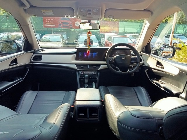 Second-hand 2022 Mahindra XUV700 AX5 AT BSVI for sale in Thane-9