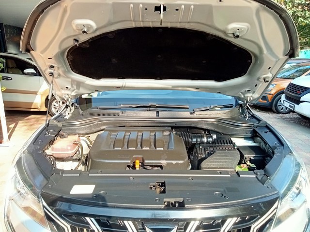 Second-hand 2022 Mahindra XUV700 AX5 AT BSVI for sale in Thane-4