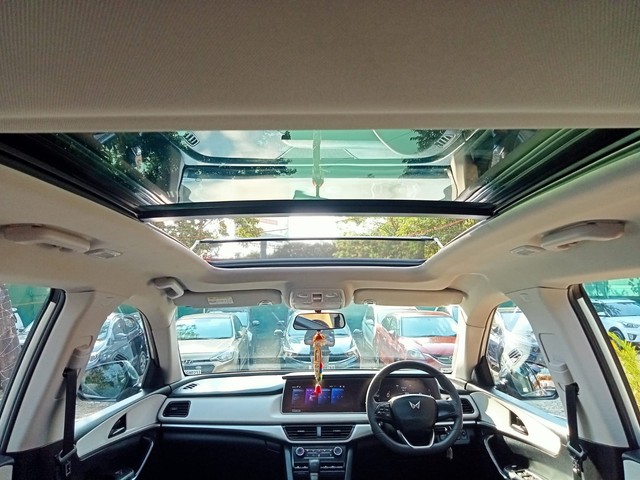 Second-hand 2022 Mahindra XUV700 AX5 AT BSVI for sale in Thane-14