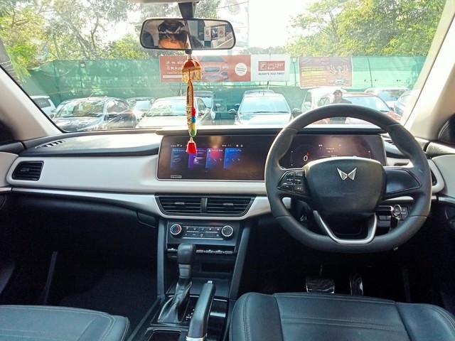 Second-hand 2022 Mahindra XUV700 AX5 AT BSVI for sale in Thane-17