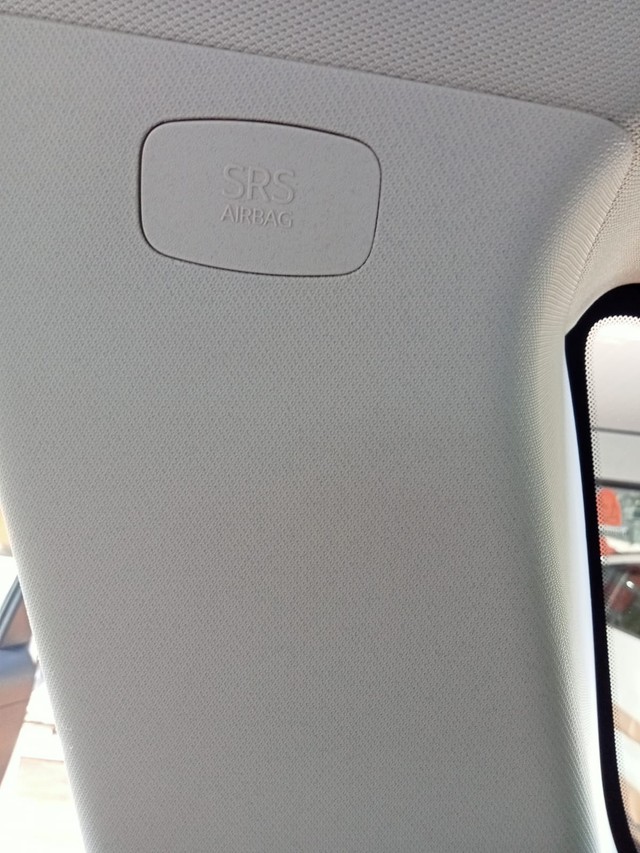 Second-hand 2022 Mahindra XUV700 AX5 AT BSVI for sale in Thane-13