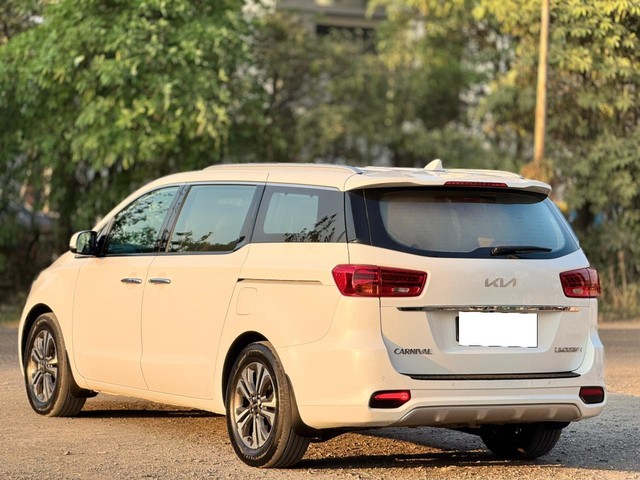 Second-hand 2023 Kia Carnival Limousine Plus for sale in Surat-9