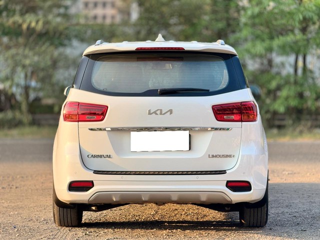 Second-hand 2023 Kia Carnival Limousine Plus for sale in Surat-2