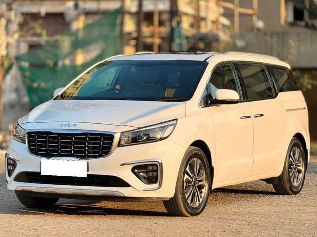 Second-hand 2023 Kia Carnival Limousine Plus for sale in Surat-4