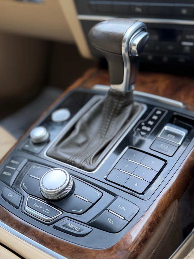 Audi A6 2.0 TDI Premium Plus Second-hand 2013 Audi A6 2.0 TDI Premium Plus for sale in Coimbatore-13