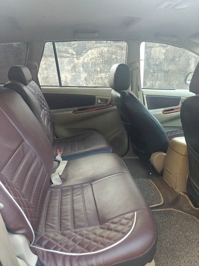 Second-hand 2008 Toyota Innova 2.5 V Diesel 8-seater for sale in Mumbai-4