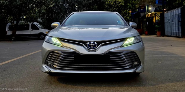 Second-hand 2020 Toyota Camry Hybrid 2.5 for sale in New Delhi-4