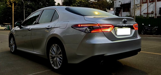 Second-hand 2020 Toyota Camry Hybrid 2.5 for sale in New Delhi-10