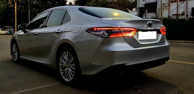 Second-hand 2020 Toyota Camry Hybrid 2.5 for sale in New Delhi-8