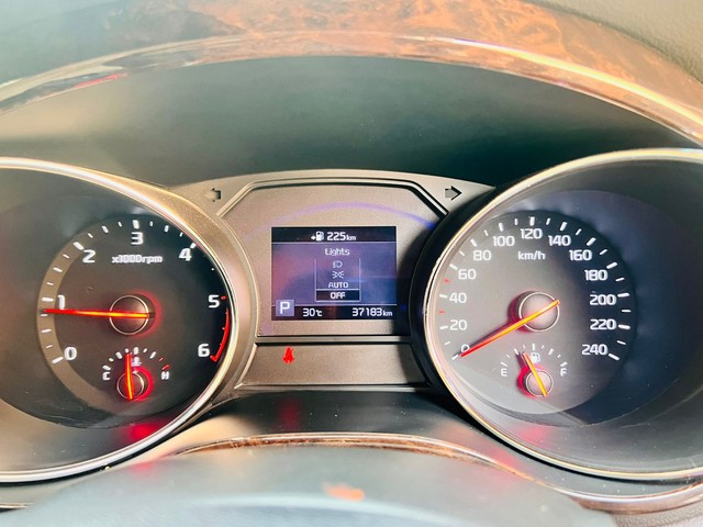 Second-hand 2022 Kia Carnival Limousine Plus for sale in Mumbai-16