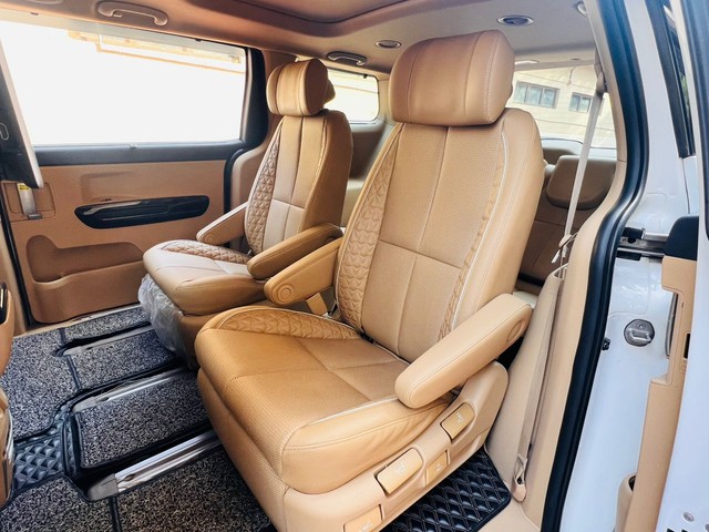 Second-hand 2022 Kia Carnival Limousine Plus for sale in Mumbai-6