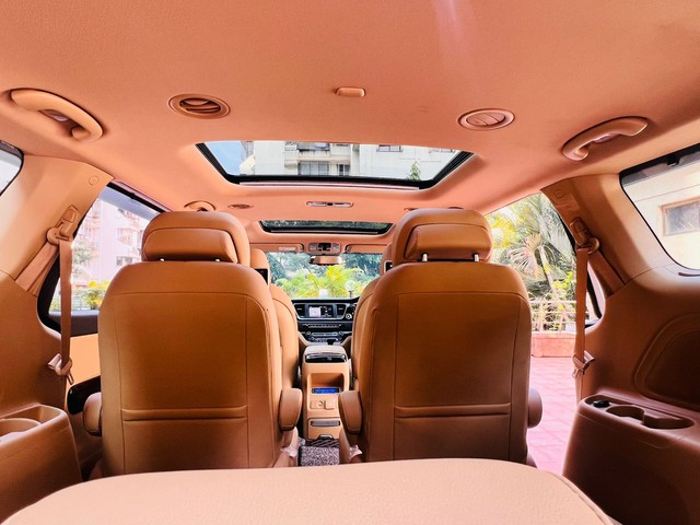 Second-hand 2022 Kia Carnival Limousine Plus for sale in Mumbai-7