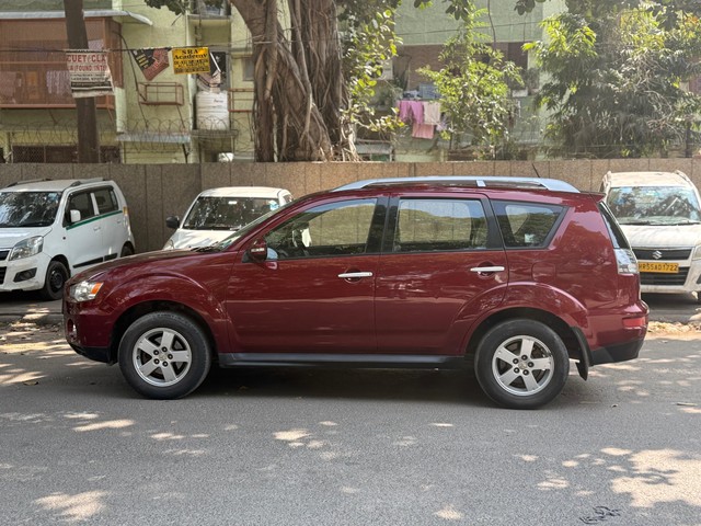 Mitsubishi Outlander 2.4 Second-hand 2011 Mitsubishi Outlander 2.4 for sale in New Delhi-4