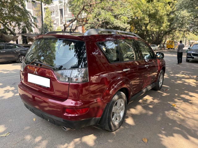 Mitsubishi Outlander 2.4 Second-hand 2011 Mitsubishi Outlander 2.4 for sale in New Delhi-9