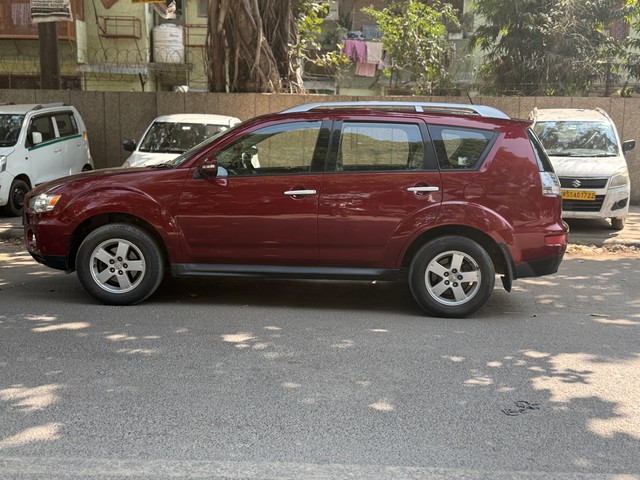 Mitsubishi Outlander 2.4 Second-hand 2011 Mitsubishi Outlander 2.4 for sale in New Delhi-6