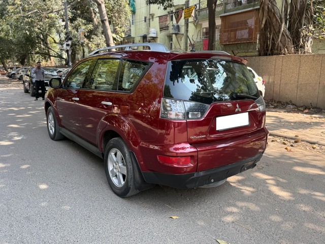 Mitsubishi Outlander 2.4 Second-hand 2011 Mitsubishi Outlander 2.4 for sale in New Delhi-10