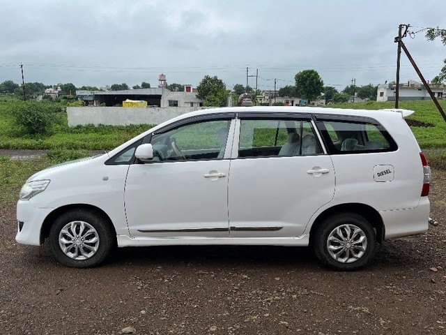 Second-hand 2012 Toyota Innova 2.5 GX (Diesel) 8 Seater BS IV for sale in Khargone-2