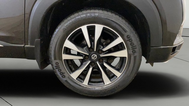 Second-hand 2021 Nissan Kicks 1.5 XV for sale in New Delhi-23