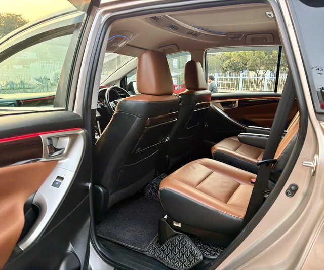 Toyota Innova Crysta 2.4 ZX 7 STR AT Second-hand 2022 Toyota Innova Crysta 2.4 ZX 7 STR AT for sale in New Delhi-5