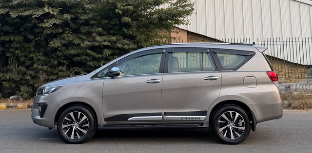 Toyota Innova Crysta 2.4 ZX 7 STR AT Second-hand 2022 Toyota Innova Crysta 2.4 ZX 7 STR AT for sale in New Delhi-3