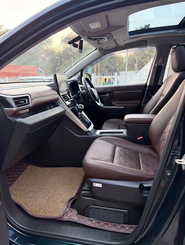 Second-hand 2023 Toyota Innova Hycross ZX Hybrid for sale in New Delhi-15