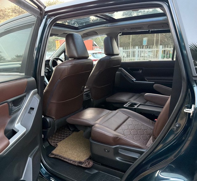 Second-hand 2023 Toyota Innova Hycross ZX Hybrid for sale in New Delhi-14