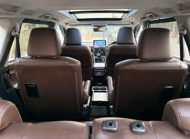 Second-hand 2023 Toyota Innova Hycross ZX Hybrid for sale in New Delhi-9