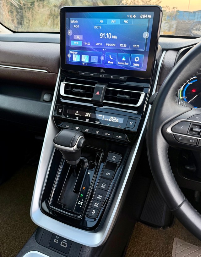 Second-hand 2023 Toyota Innova Hycross ZX Hybrid for sale in New Delhi-13