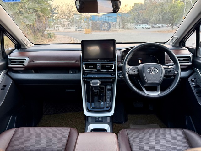 Second-hand 2023 Toyota Innova Hycross ZX Hybrid for sale in New Delhi-17