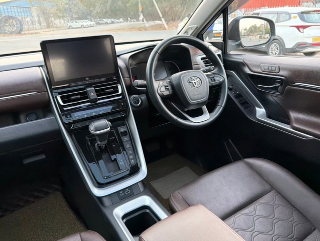 Second-hand 2023 Toyota Innova Hycross ZX Hybrid for sale in New Delhi-16