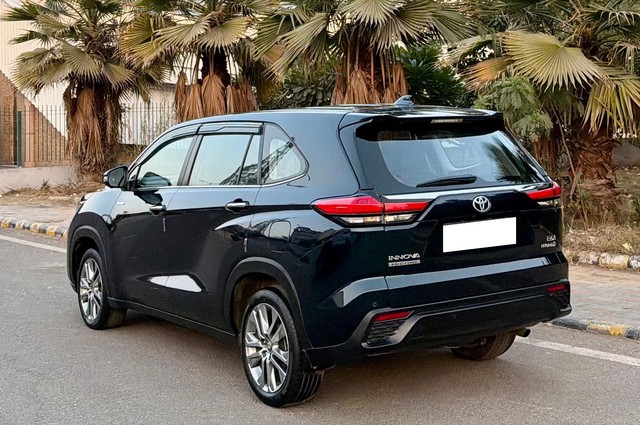 Second-hand 2023 Toyota Innova Hycross ZX Hybrid for sale in New Delhi-3