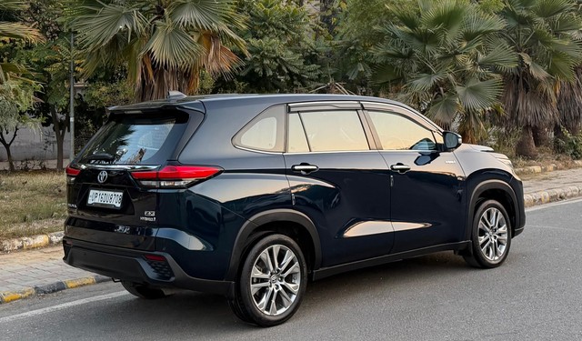 Second-hand 2023 Toyota Innova Hycross ZX Hybrid for sale in New Delhi-6