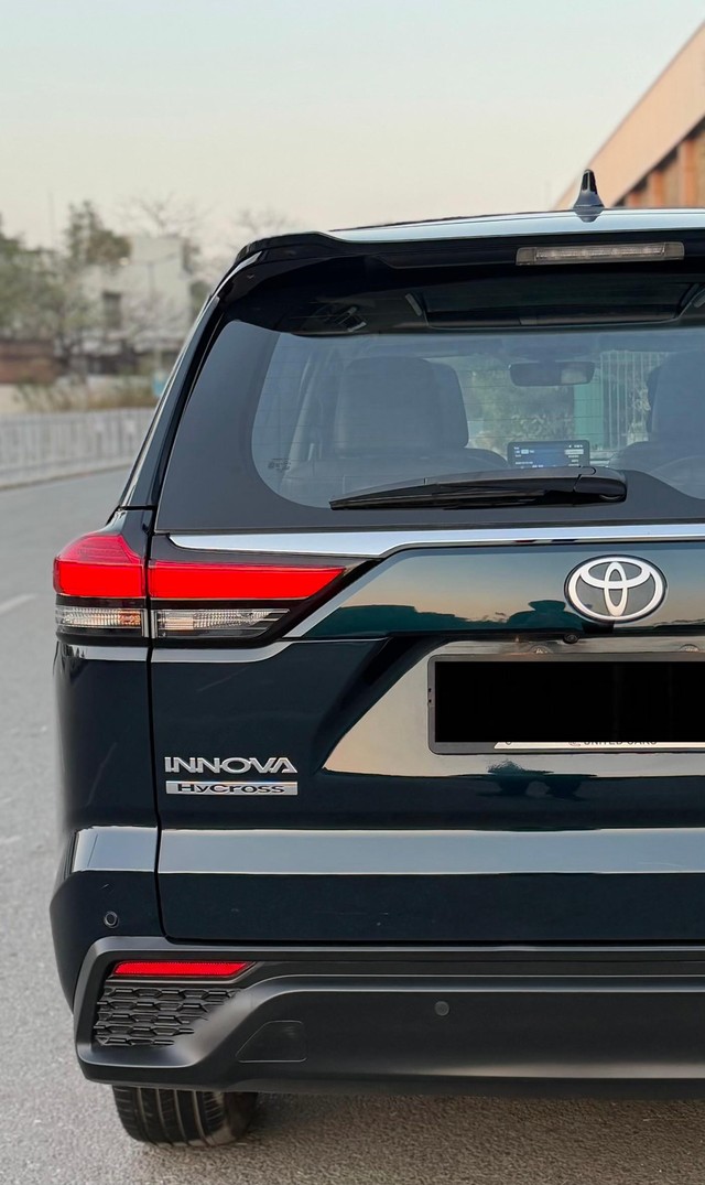 Second-hand 2023 Toyota Innova Hycross ZX Hybrid for sale in New Delhi-2