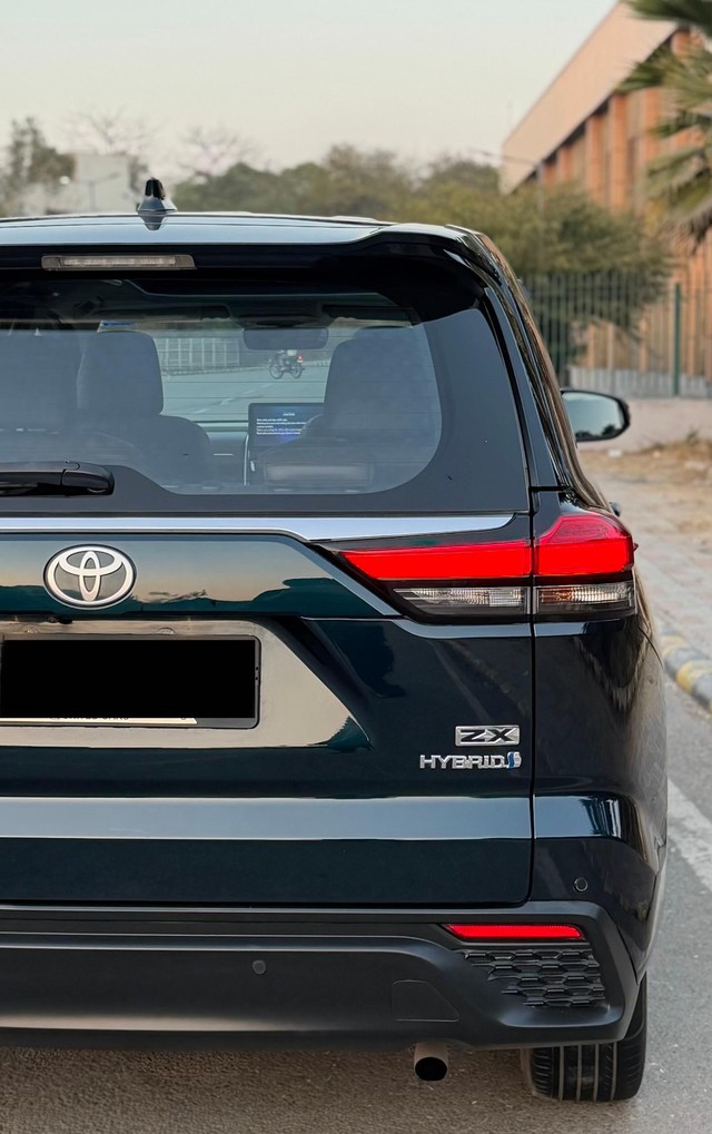 Second-hand 2023 Toyota Innova Hycross ZX Hybrid for sale in New Delhi-8
