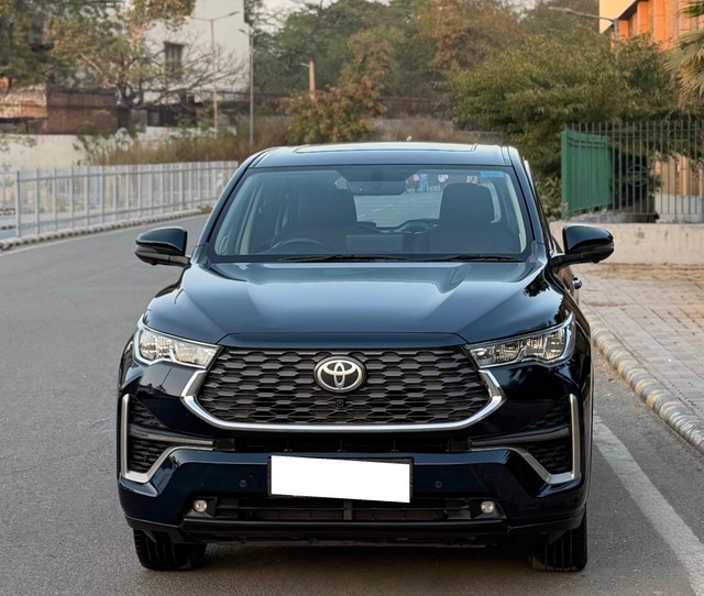 Second-hand 2023 Toyota Innova Hycross ZX Hybrid for sale in New Delhi-5