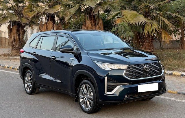 Second-hand 2023 Toyota Innova Hycross ZX Hybrid for sale in New Delhi-0