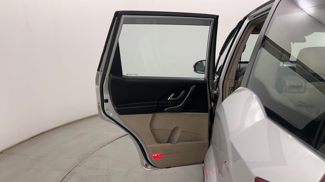 Second-hand 2016 Mahindra XUV500 W9 for sale in Pune-23