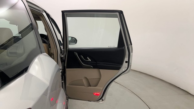 Second-hand 2016 Mahindra XUV500 W9 for sale in Pune-26