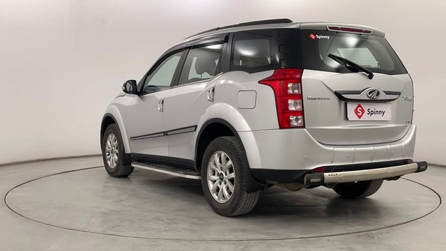 Second-hand 2016 Mahindra XUV500 W9 for sale in Pune-5